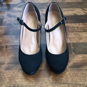 Journee Collection Pumps